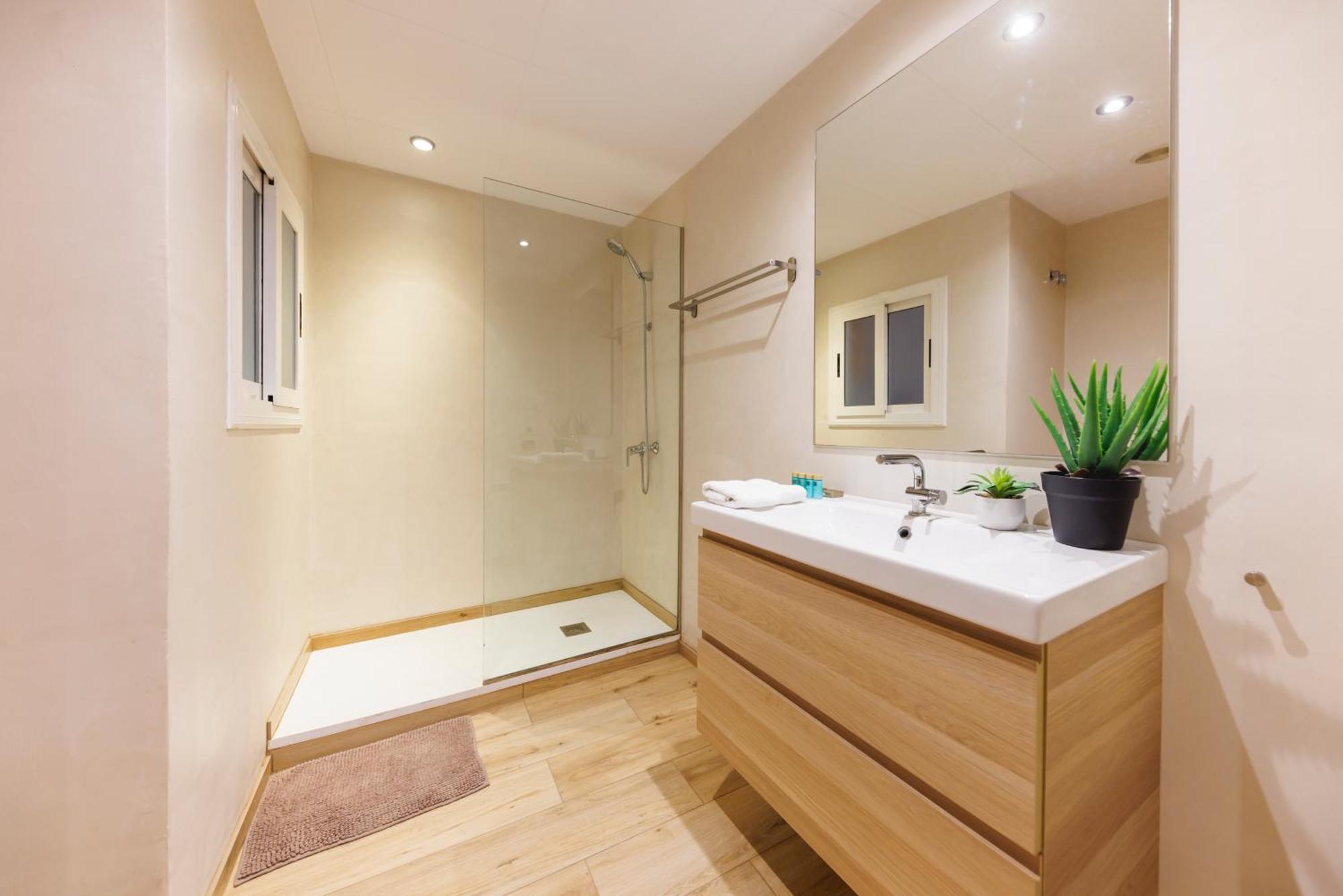 Bravissimo Apartaments Mora 4 Girona Ngoại thất bức ảnh