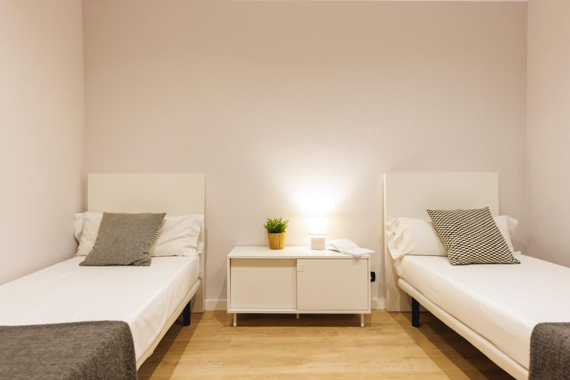 Bravissimo Apartaments Mora 4 Girona Ngoại thất bức ảnh