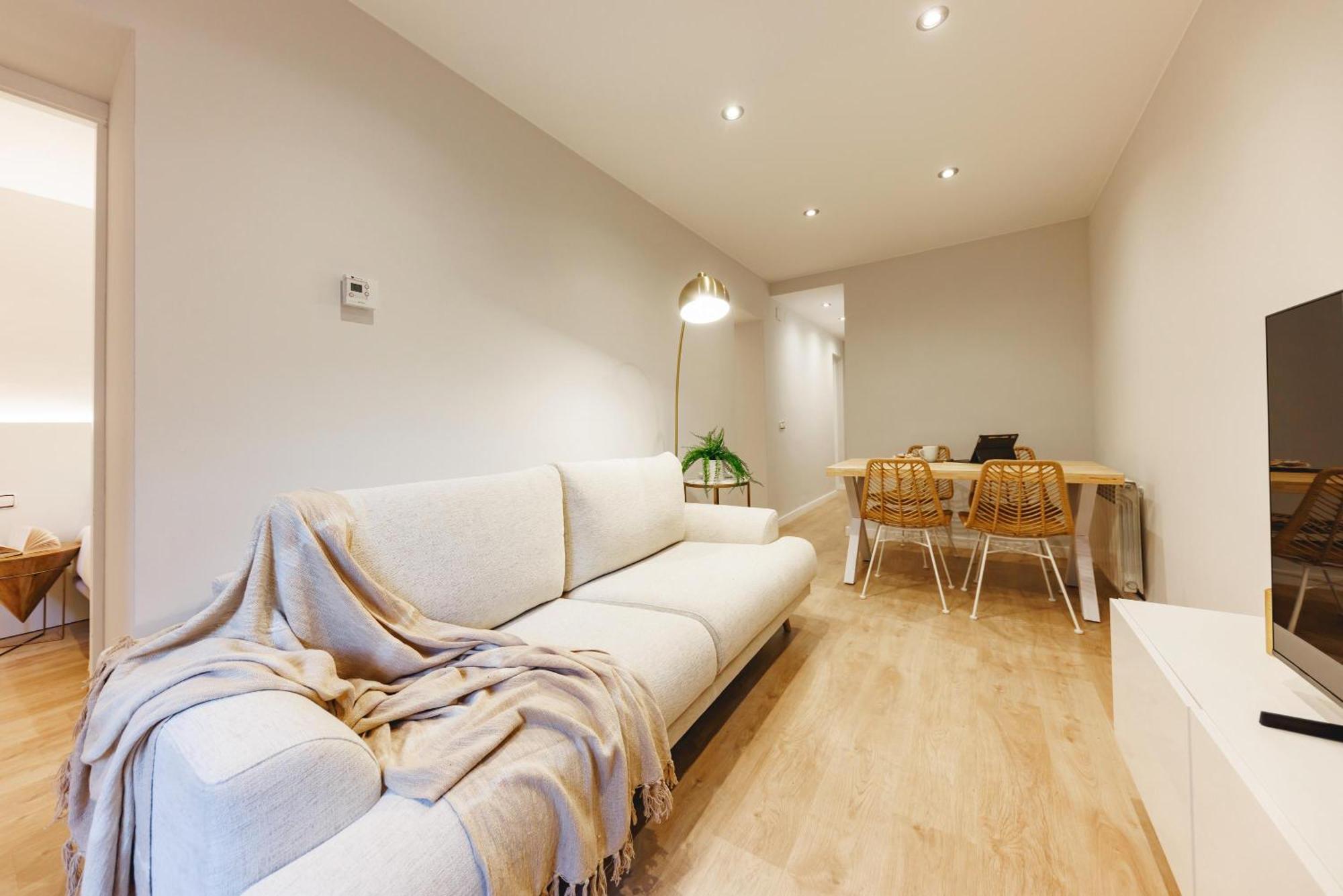 Bravissimo Apartaments Mora 4 Girona Ngoại thất bức ảnh