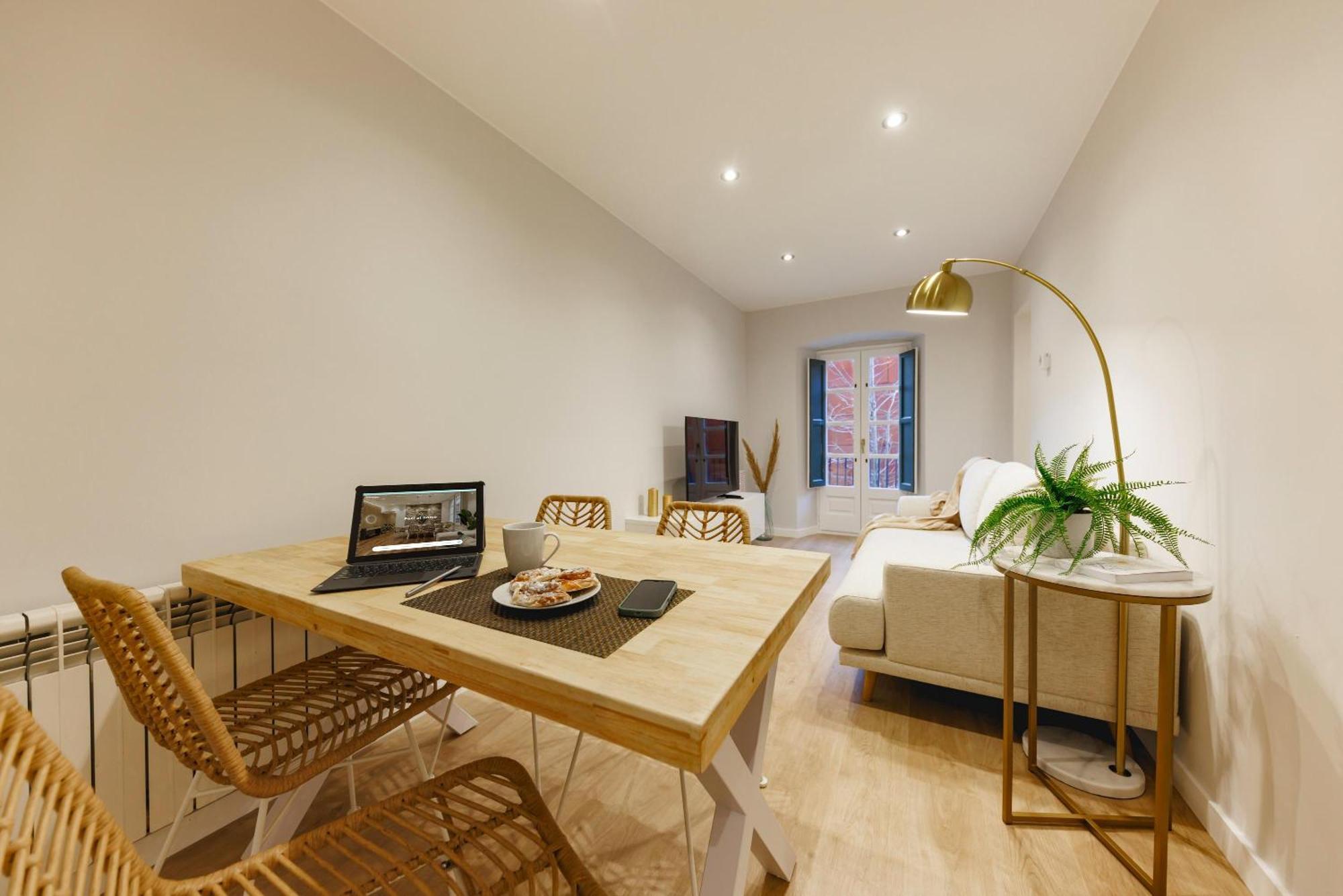 Bravissimo Apartaments Mora 4 Girona Ngoại thất bức ảnh