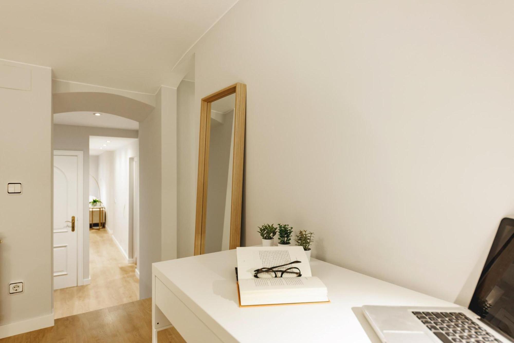 Bravissimo Apartaments Mora 4 Girona Ngoại thất bức ảnh